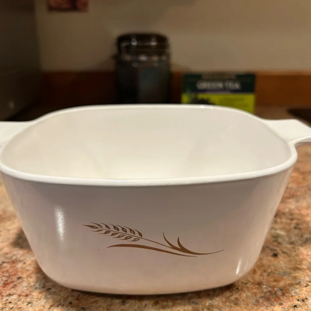 Corningware W-1 3/4-B “Wheat”Casserole Baking Dish 1 3/4 qt w/Pyrex Glass Lid